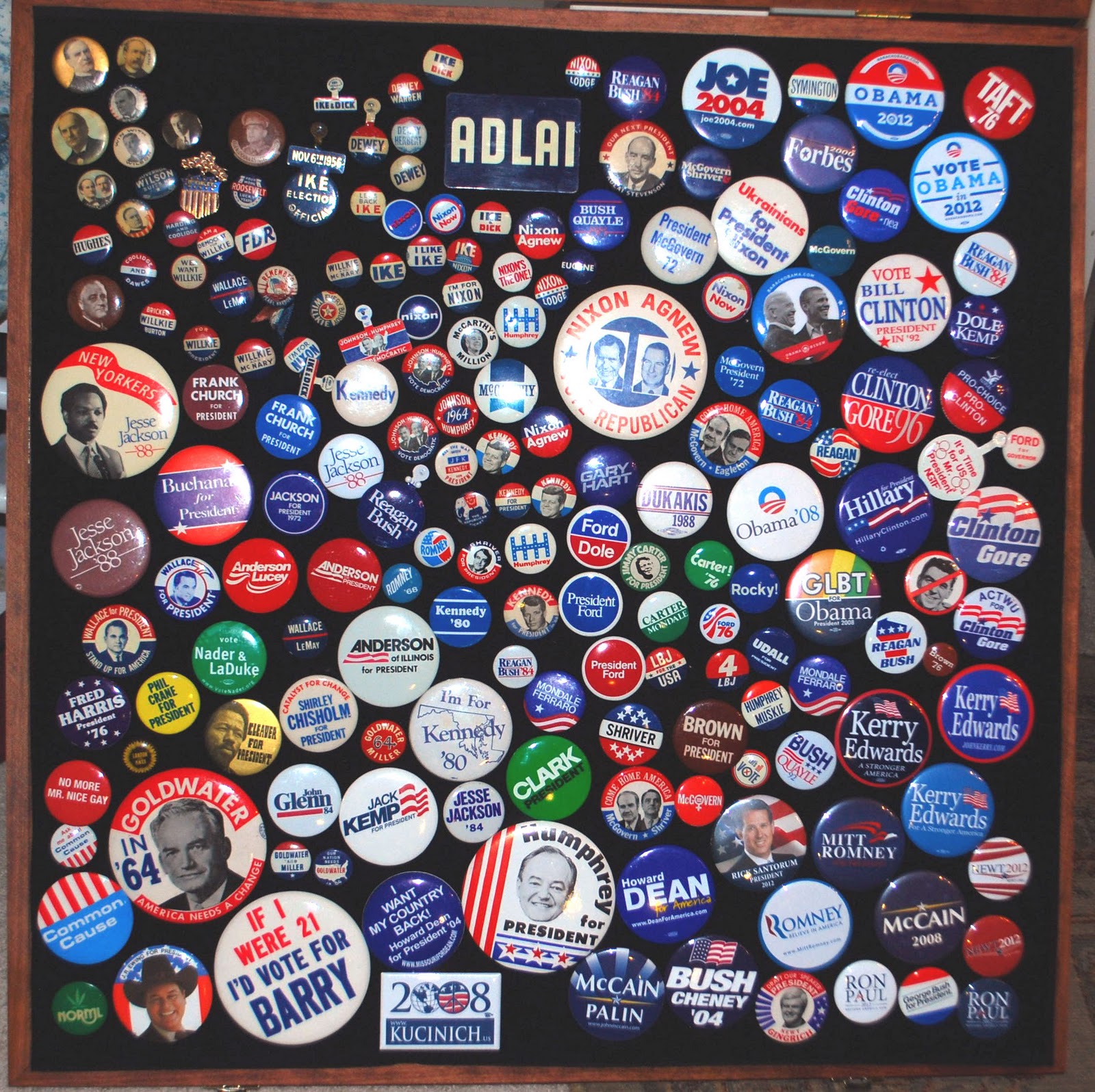 Presidential election buttons 2